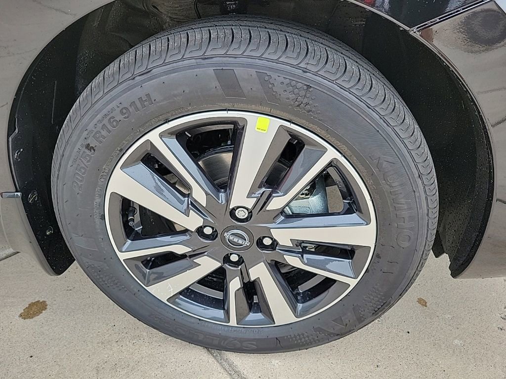 Thumbnail: 2025 Nissan Versa - 8