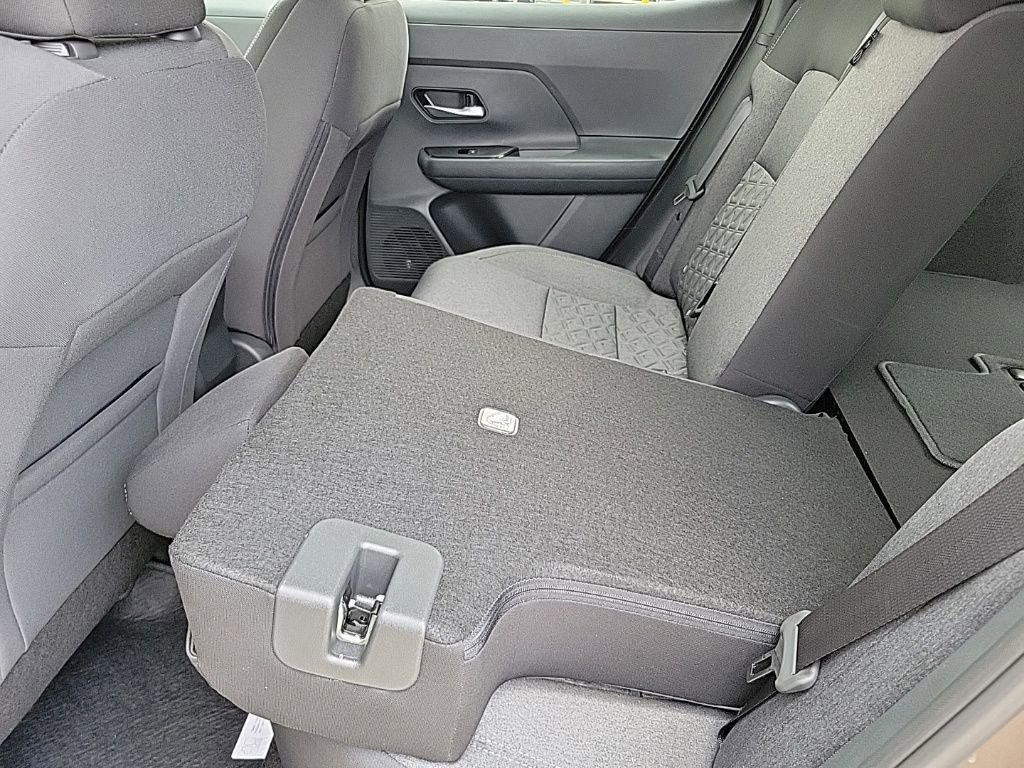 Thumbnail: 2025 Nissan Kicks - 21