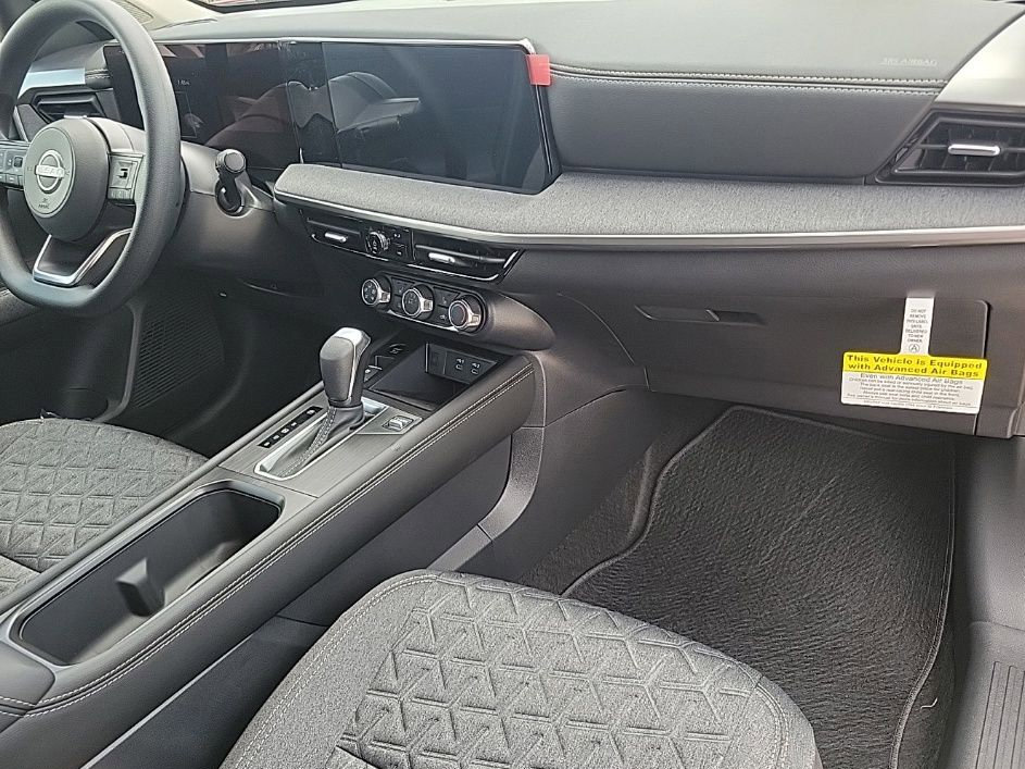 Thumbnail: 2025 Nissan Kicks - 2