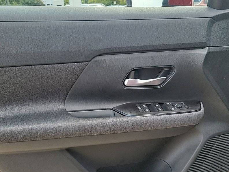 Thumbnail: 2025 Nissan Kicks - 23