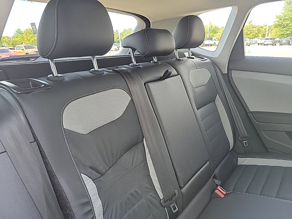 Thumbnail: 2022 Volkswagen Taos - 11