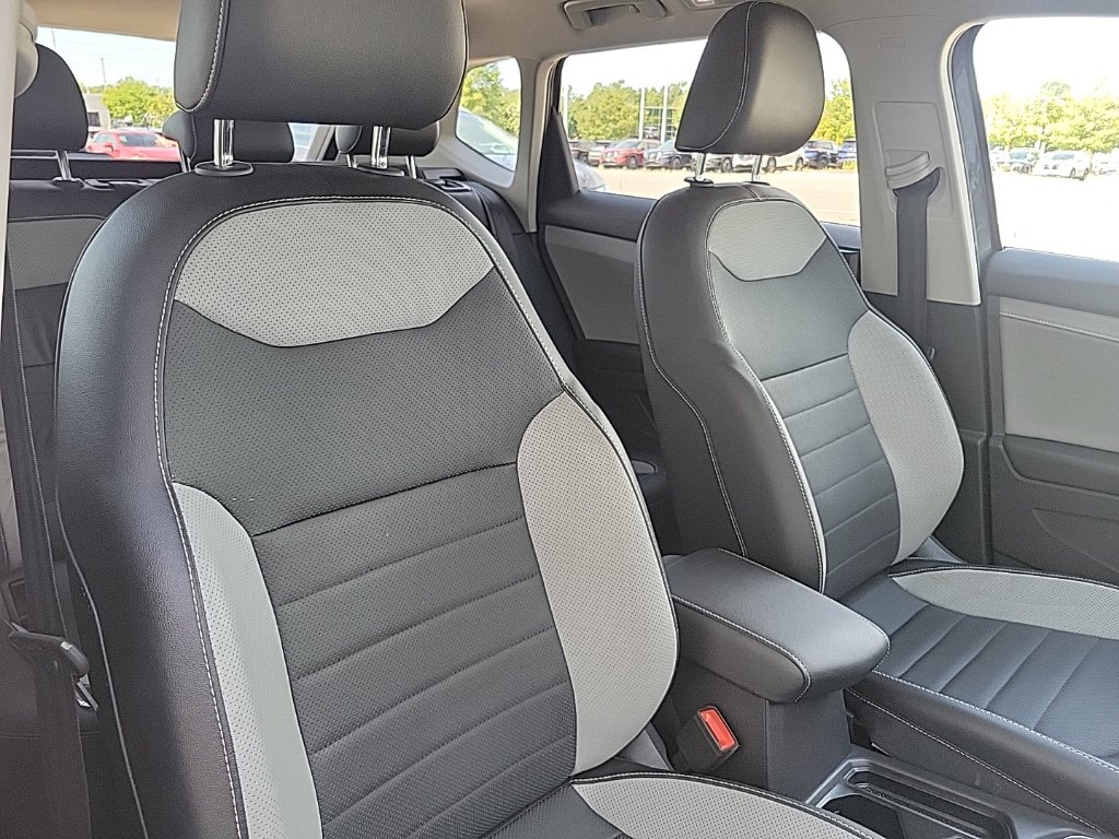 Thumbnail: 2022 Volkswagen Taos - 9