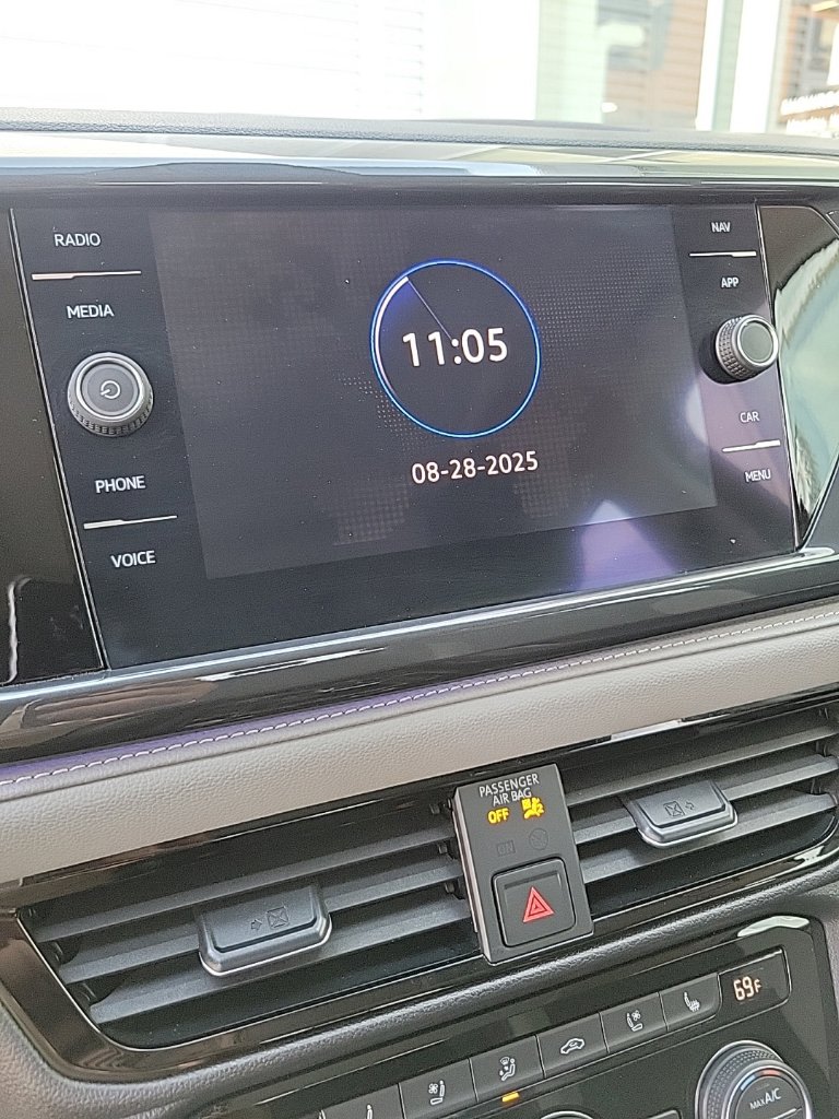 Thumbnail: 2022 Volkswagen Taos - 12