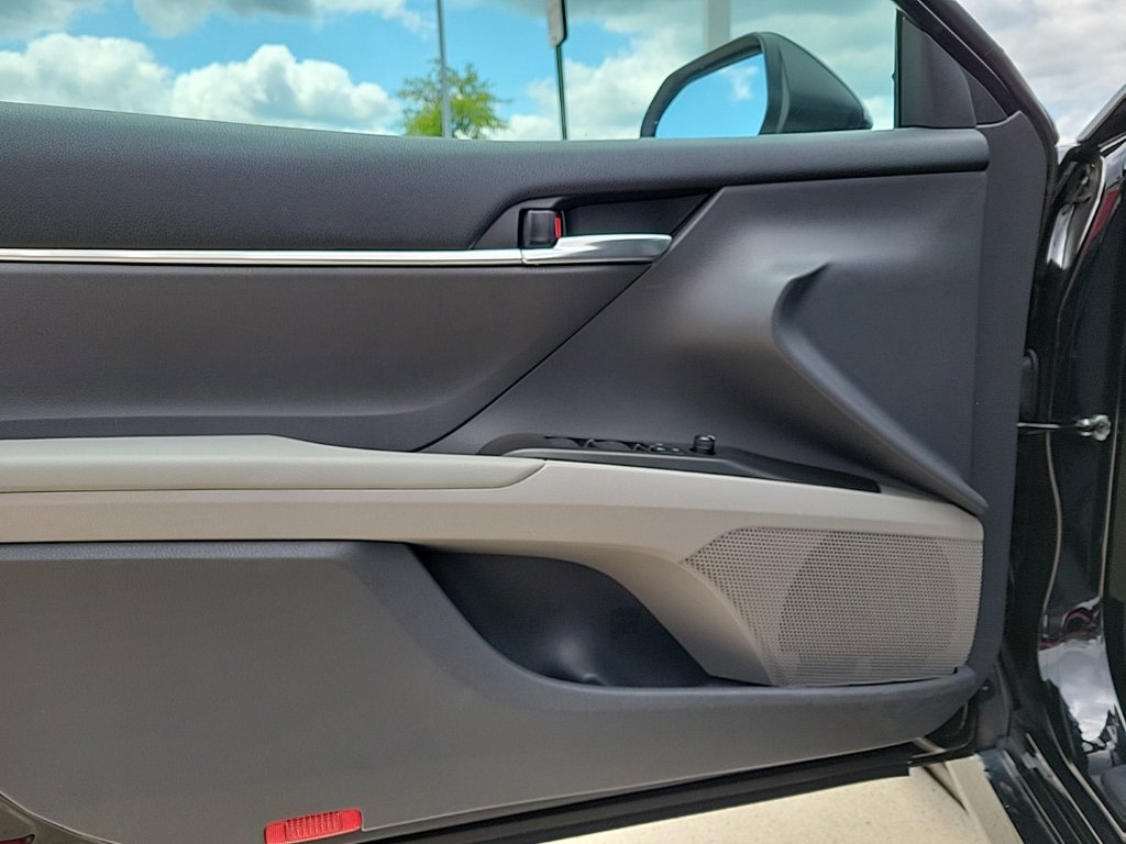 Thumbnail: 2022 Toyota Camry - 23