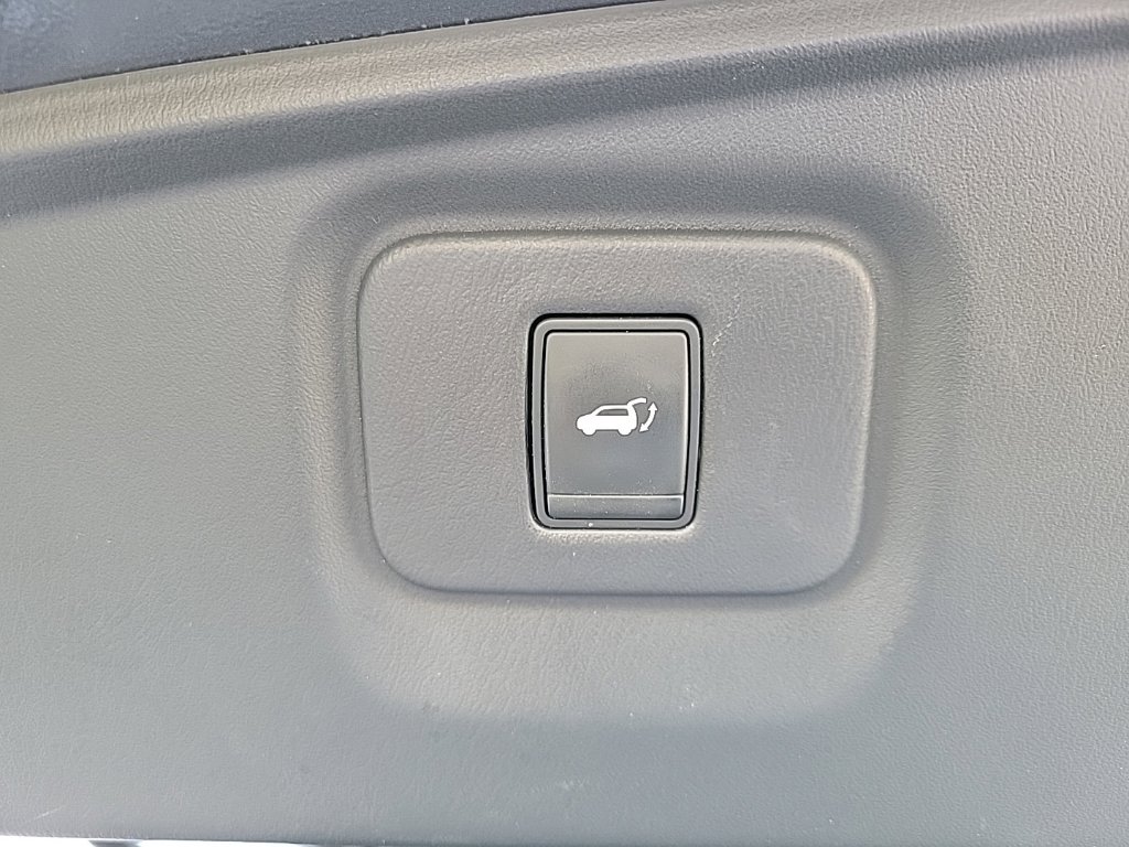 Thumbnail: 2013 Nissan Pathfinder - 23