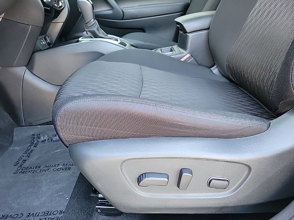 Thumbnail: 2020 Nissan Rogue - 20