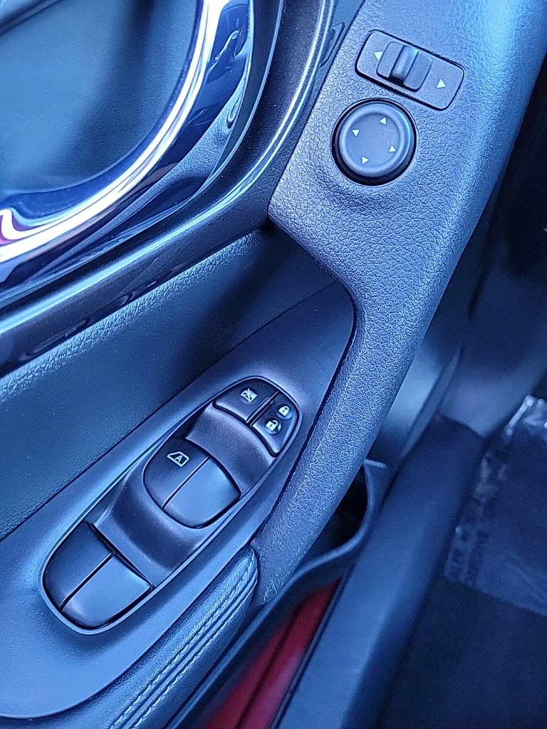 Thumbnail: 2020 Nissan Rogue - 30