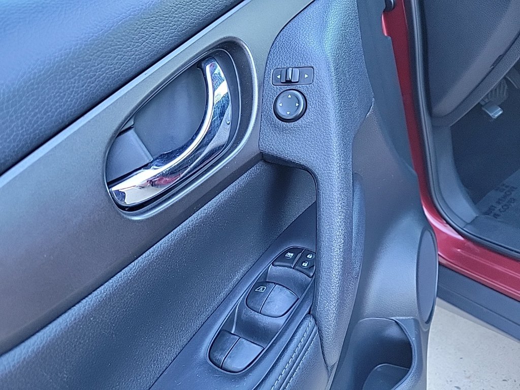 Thumbnail: 2014 Nissan Rogue - 26