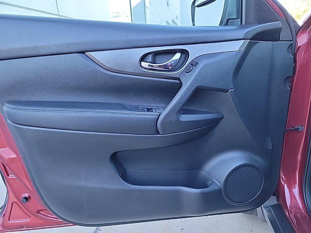 Thumbnail: 2014 Nissan Rogue - 25