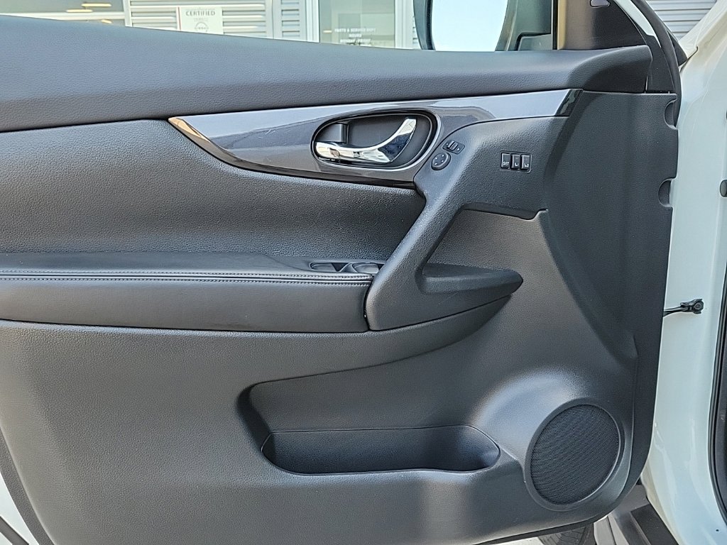 Thumbnail: 2018 Nissan Rogue - 26