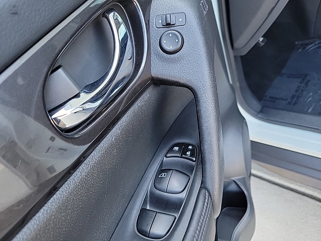 Thumbnail: 2018 Nissan Rogue - 27