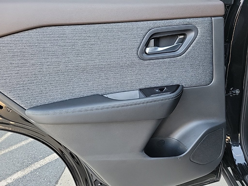 Thumbnail: 2023 Nissan Rogue - 23