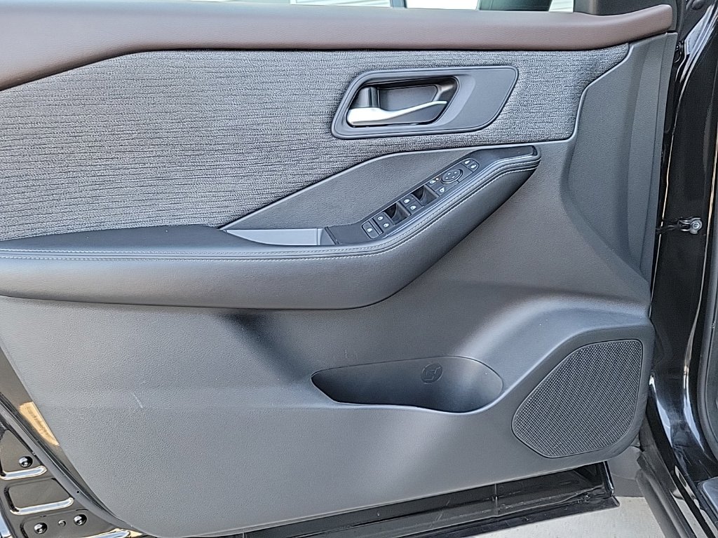 Thumbnail: 2023 Nissan Rogue - 24