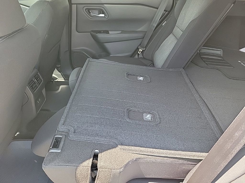 Thumbnail: 2026 Nissan Rogue - 21