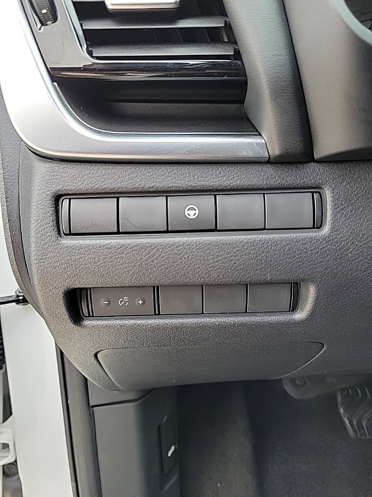 Thumbnail: 2022 Nissan Rogue - 26