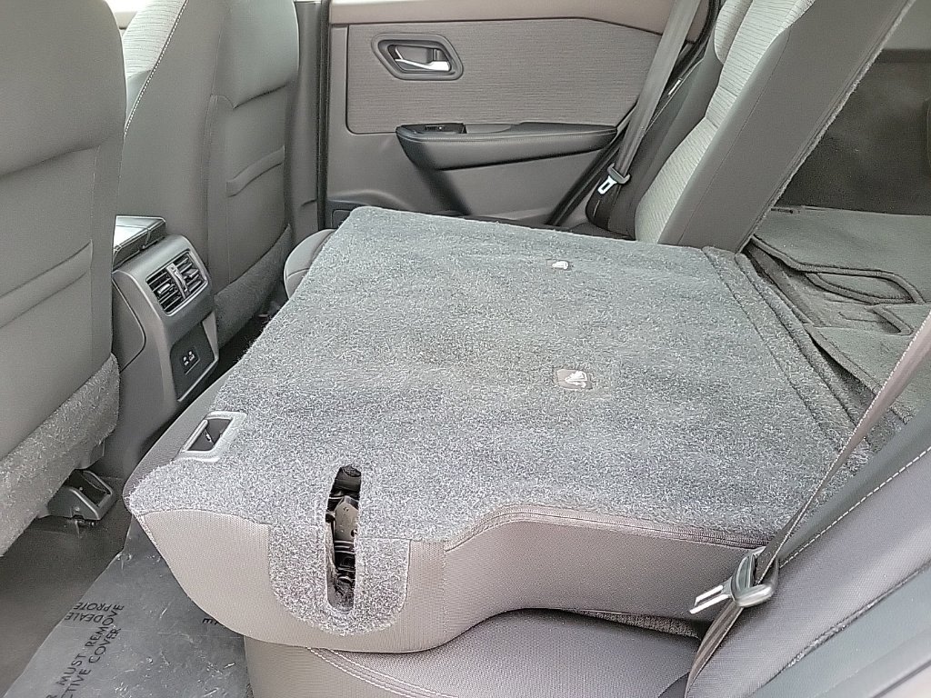 Thumbnail: 2022 Nissan Rogue - 10