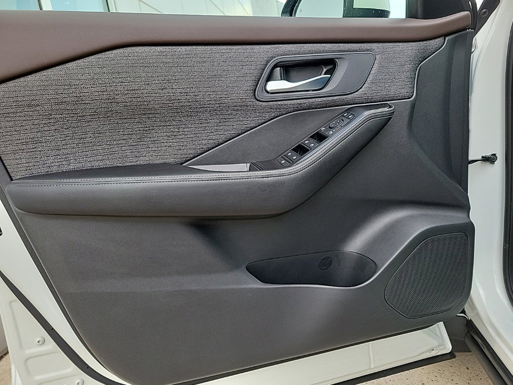 Thumbnail: 2022 Nissan Rogue - 25