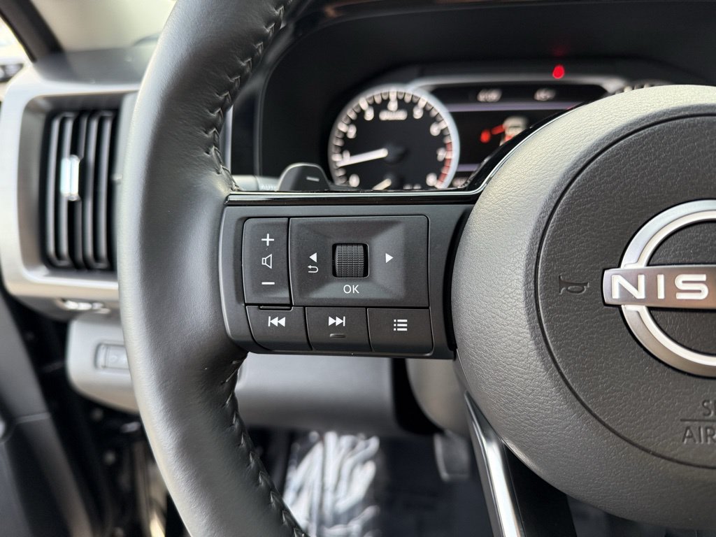 Thumbnail: 2024 Nissan Pathfinder - 25