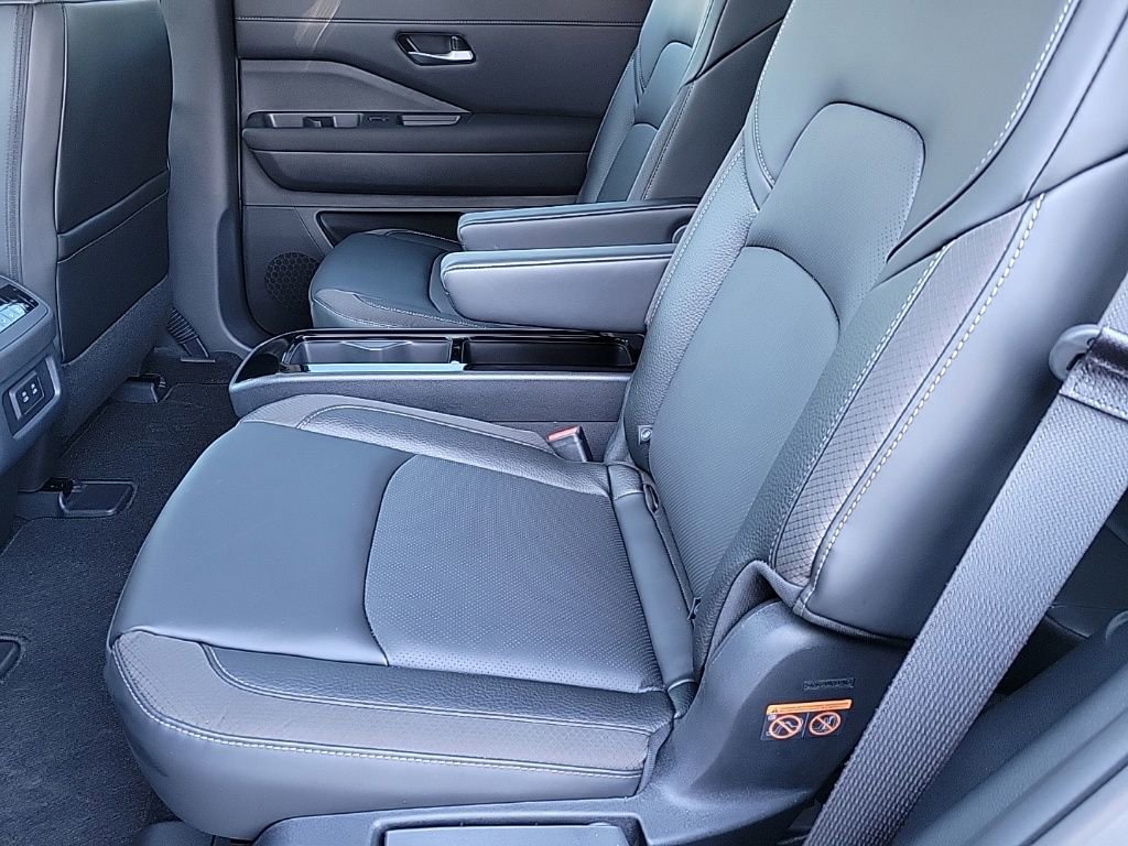 Thumbnail: 2026 Nissan Pathfinder - 10