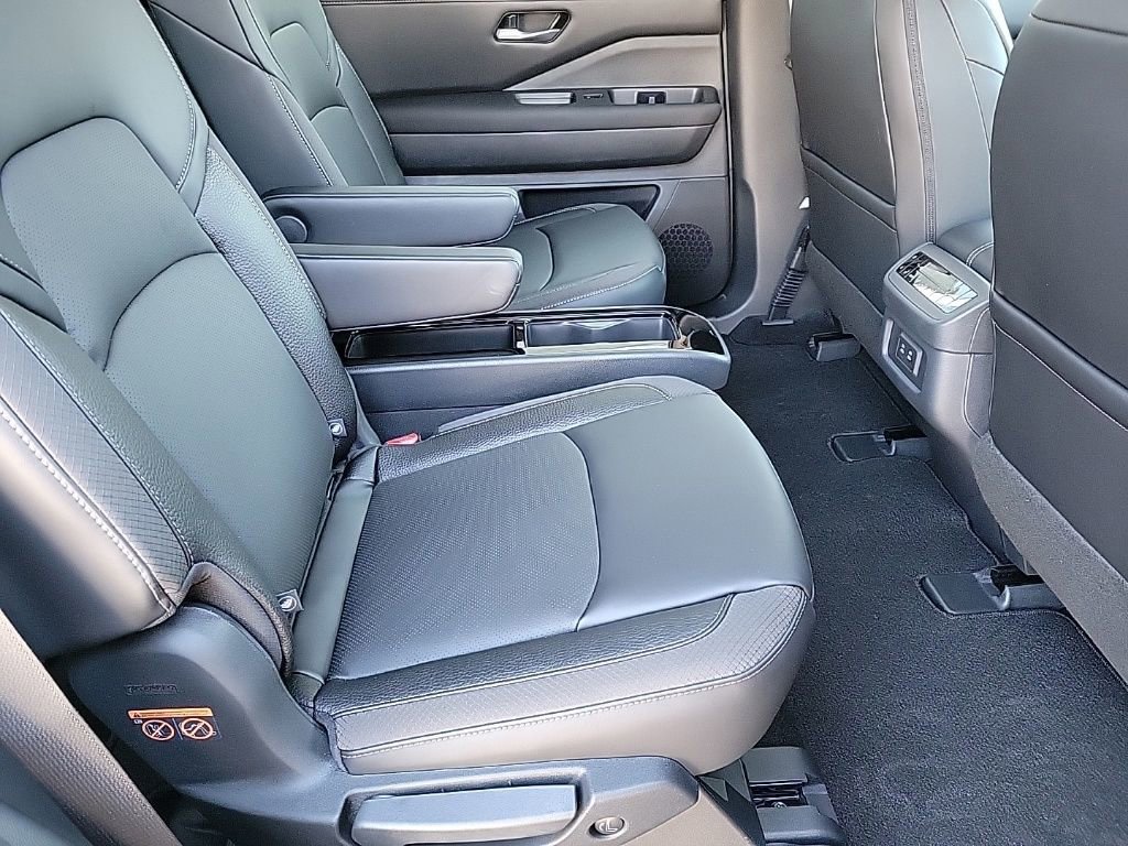 Thumbnail: 2026 Nissan Pathfinder - 9