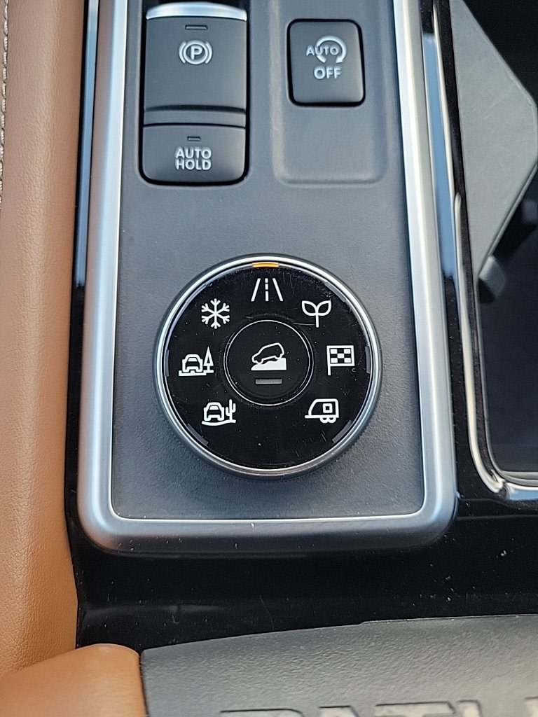 Thumbnail: 2023 Nissan Pathfinder - 32