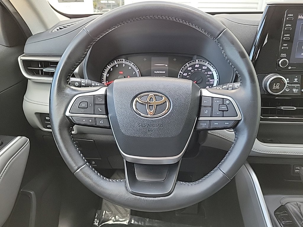 Thumbnail: 2022 Toyota Highlander - 8
