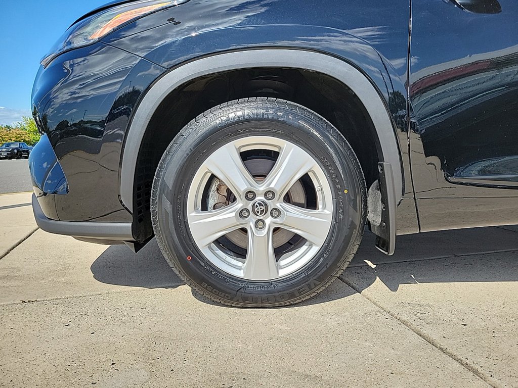 Thumbnail: 2022 Toyota Highlander - 6
