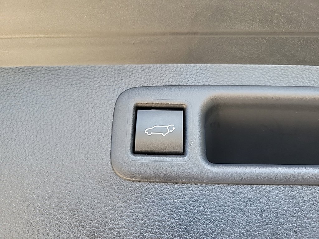 Thumbnail: 2022 Toyota Highlander - 25