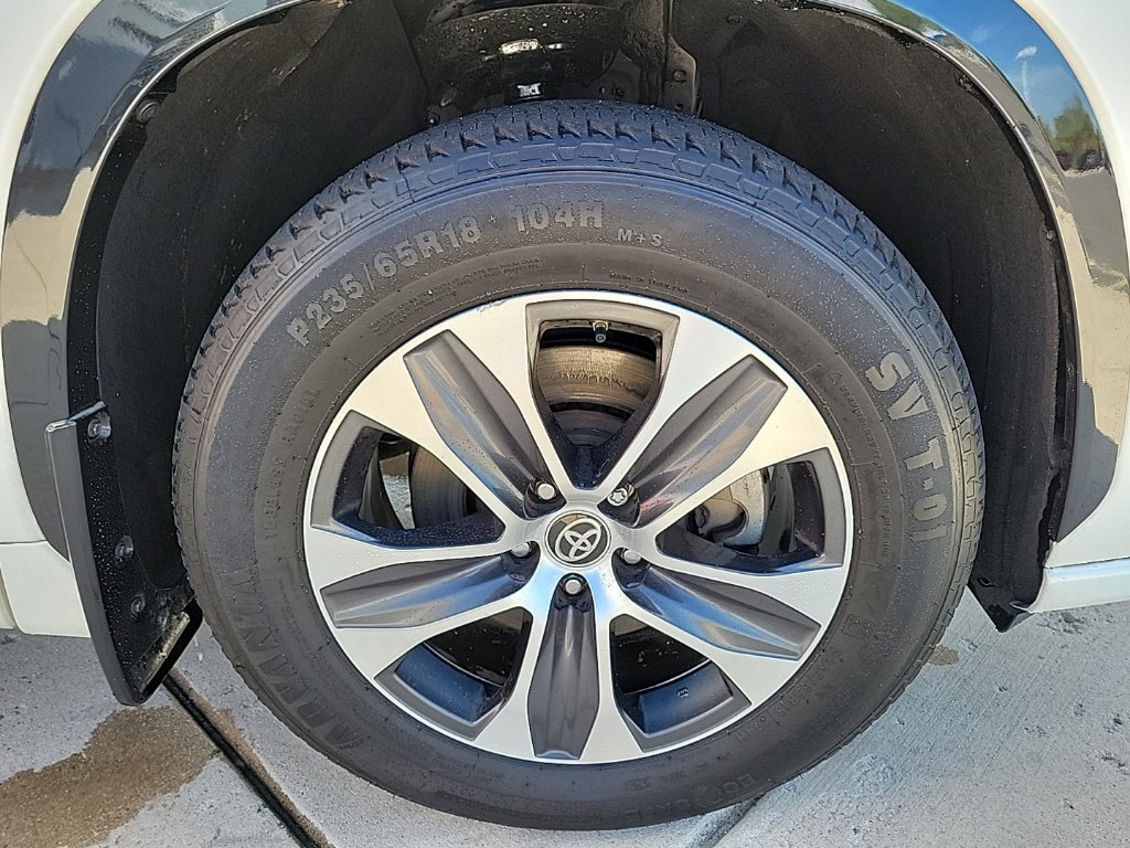 Thumbnail: 2021 Toyota Highlander - 7