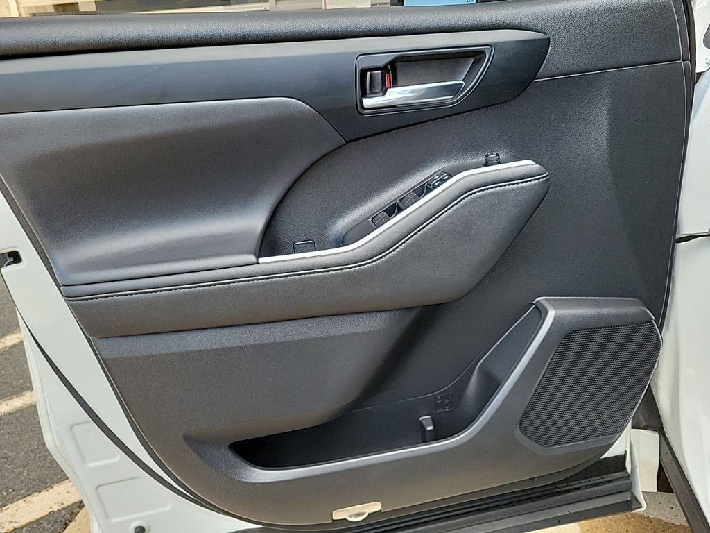 Thumbnail: 2021 Toyota Highlander - 30