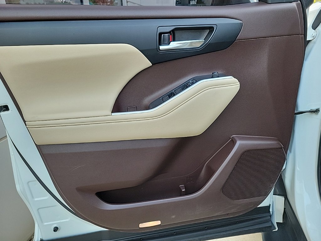 Thumbnail: 2021 Toyota Highlander - 29