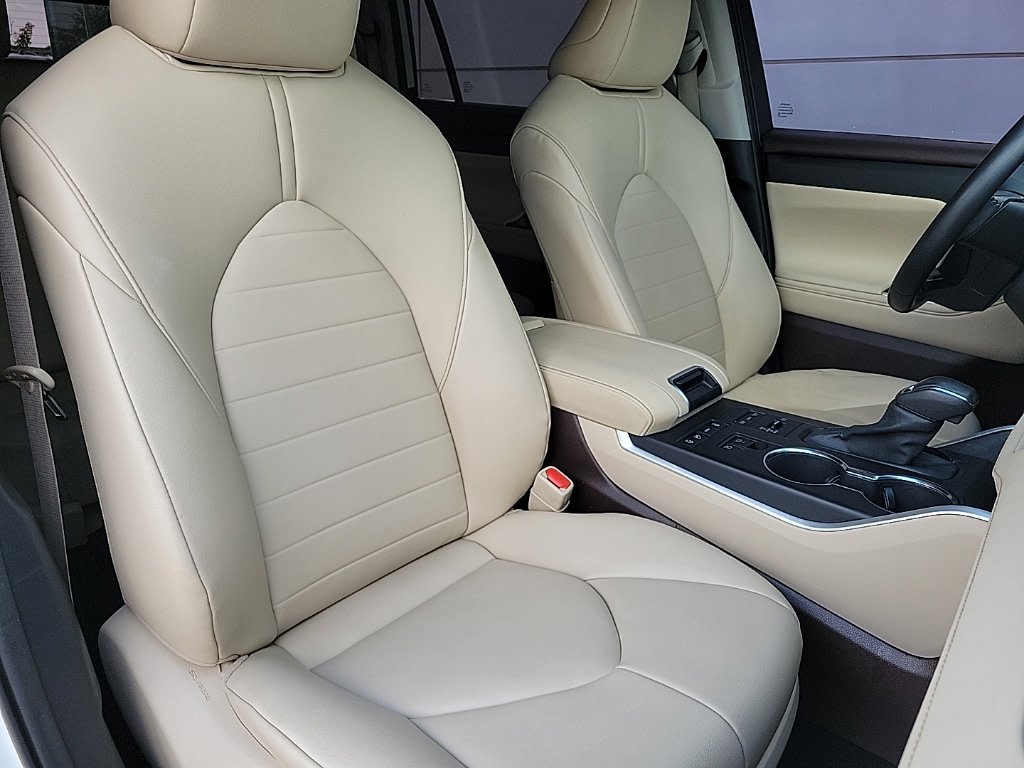 Thumbnail: 2021 Toyota Highlander - 10