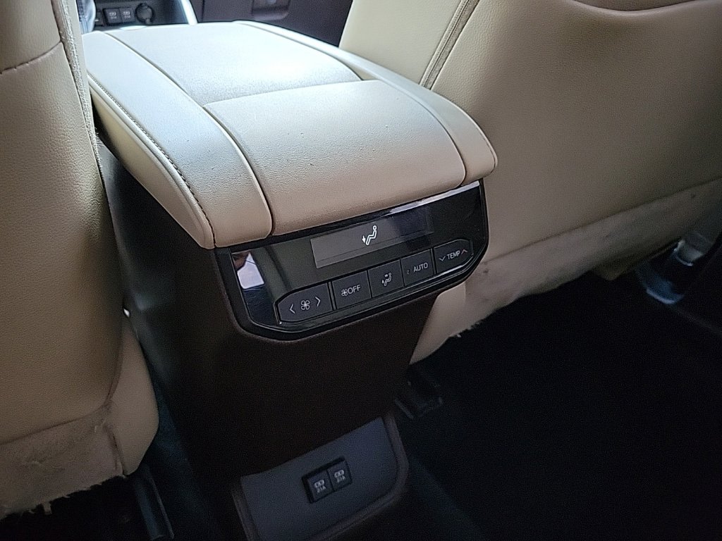 Thumbnail: 2021 Toyota Highlander - 25