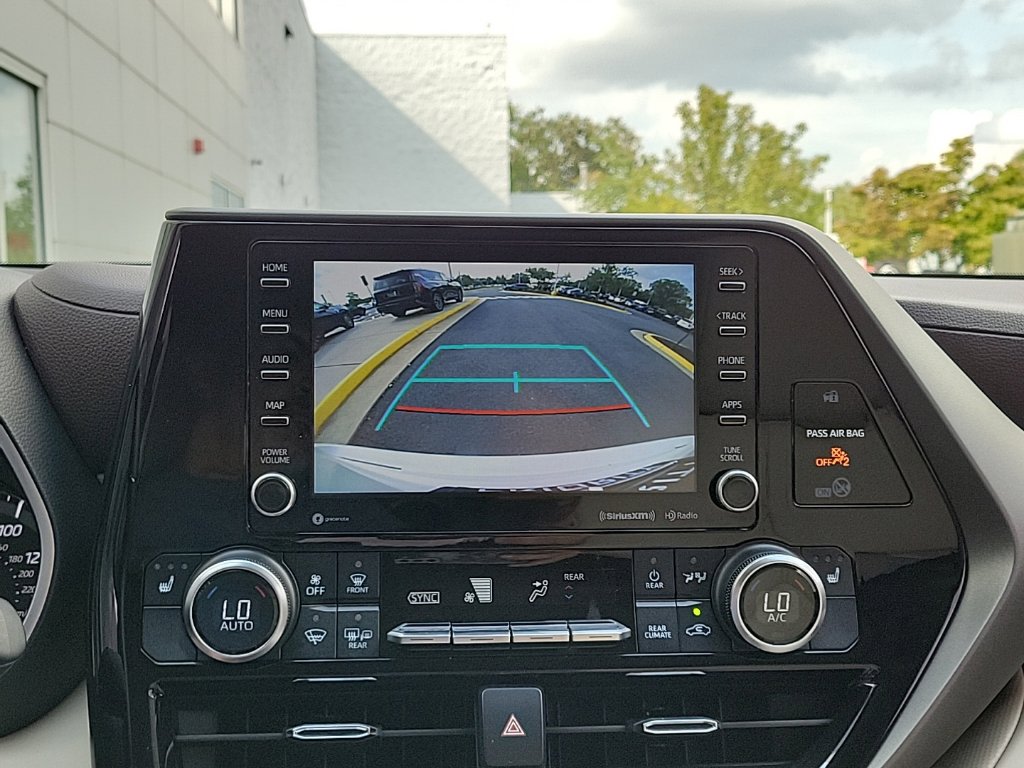 Thumbnail: 2021 Toyota Highlander - 27