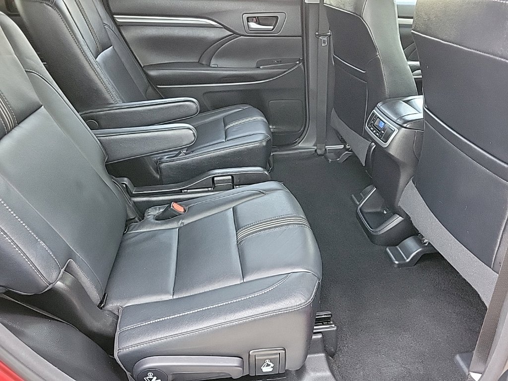 Thumbnail: 2017 Toyota Highlander - 23