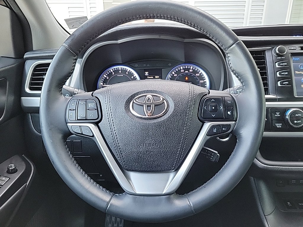 Thumbnail: 2017 Toyota Highlander - 9