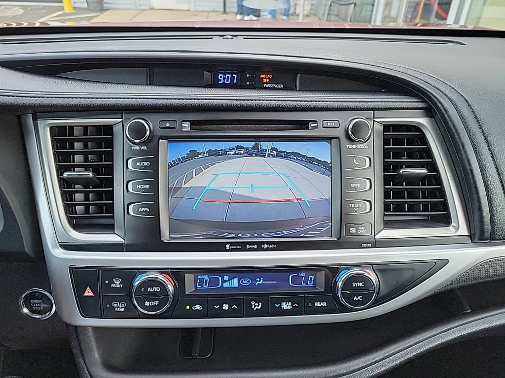 Thumbnail: 2017 Toyota Highlander - 28