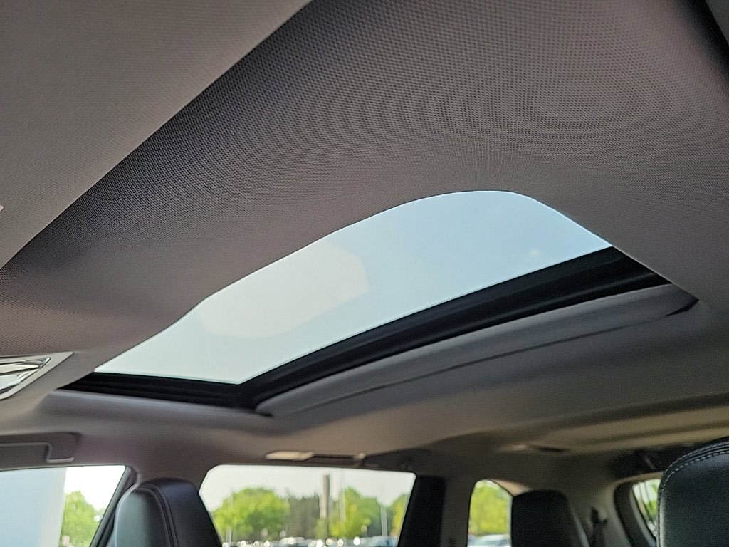 Thumbnail: 2017 Toyota Highlander - 34