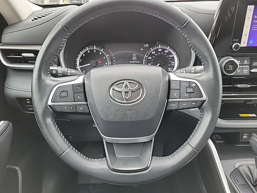 Thumbnail: 2023 Toyota Highlander - 9
