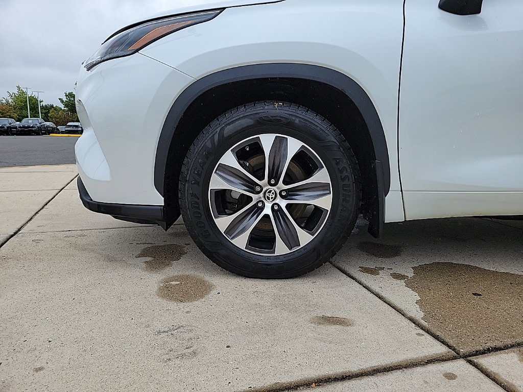 Thumbnail: 2023 Toyota Highlander - 7