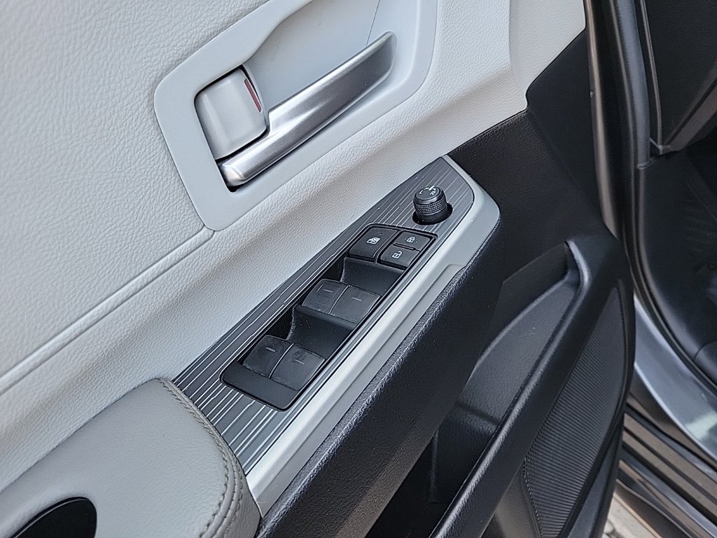 Thumbnail: 2025 Toyota Sienna - 32