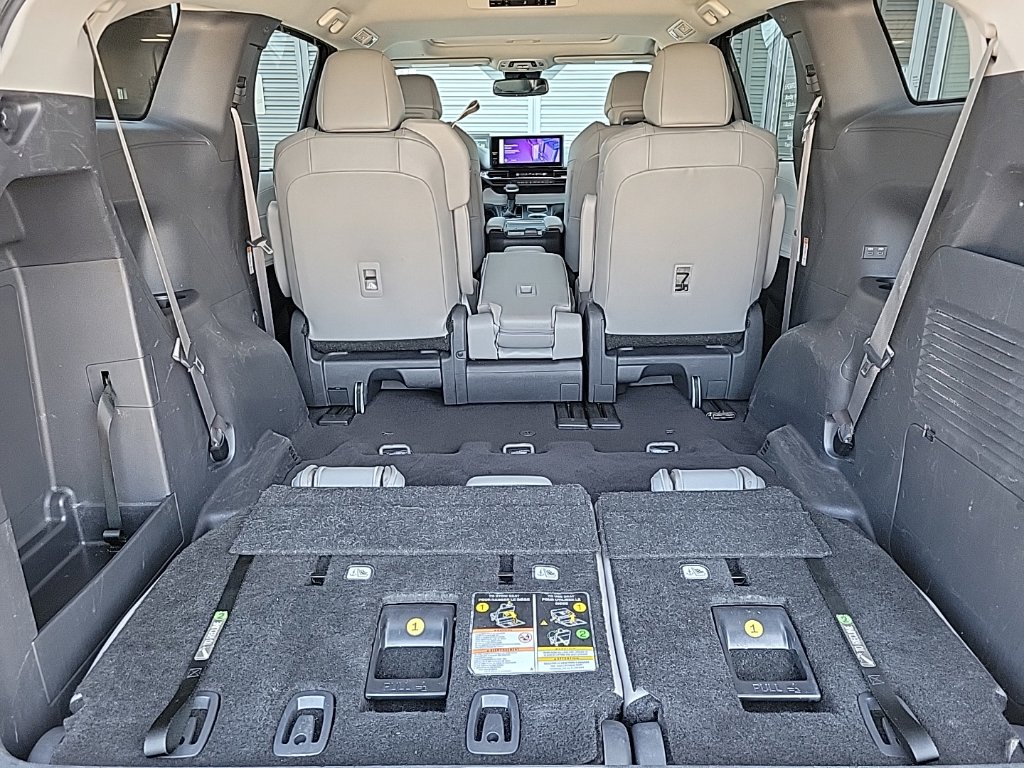 Thumbnail: 2025 Toyota Sienna - 23