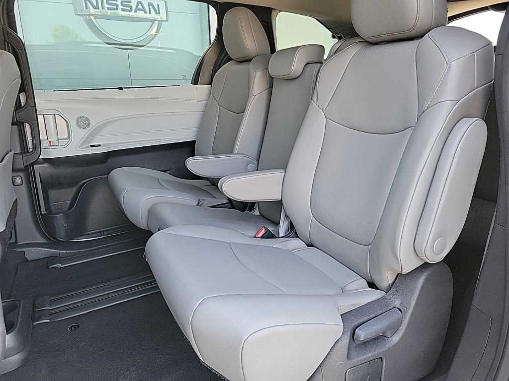 Thumbnail: 2025 Toyota Sienna - 11