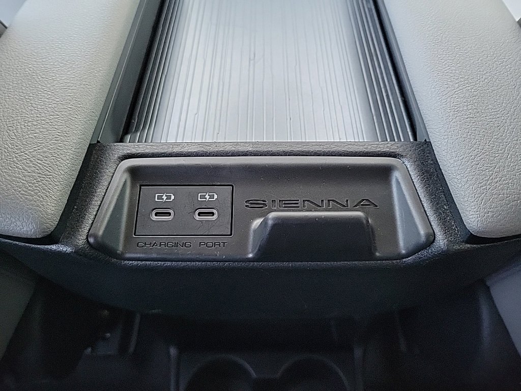 Thumbnail: 2025 Toyota Sienna - 25