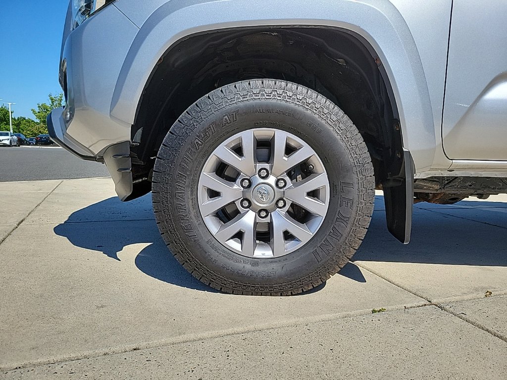 Thumbnail: 2017 Toyota Tacoma - 7