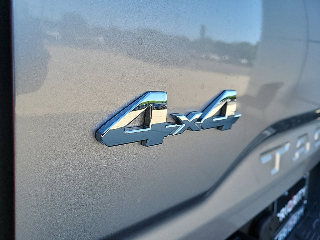 Thumbnail: 2017 Toyota Tacoma - 27
