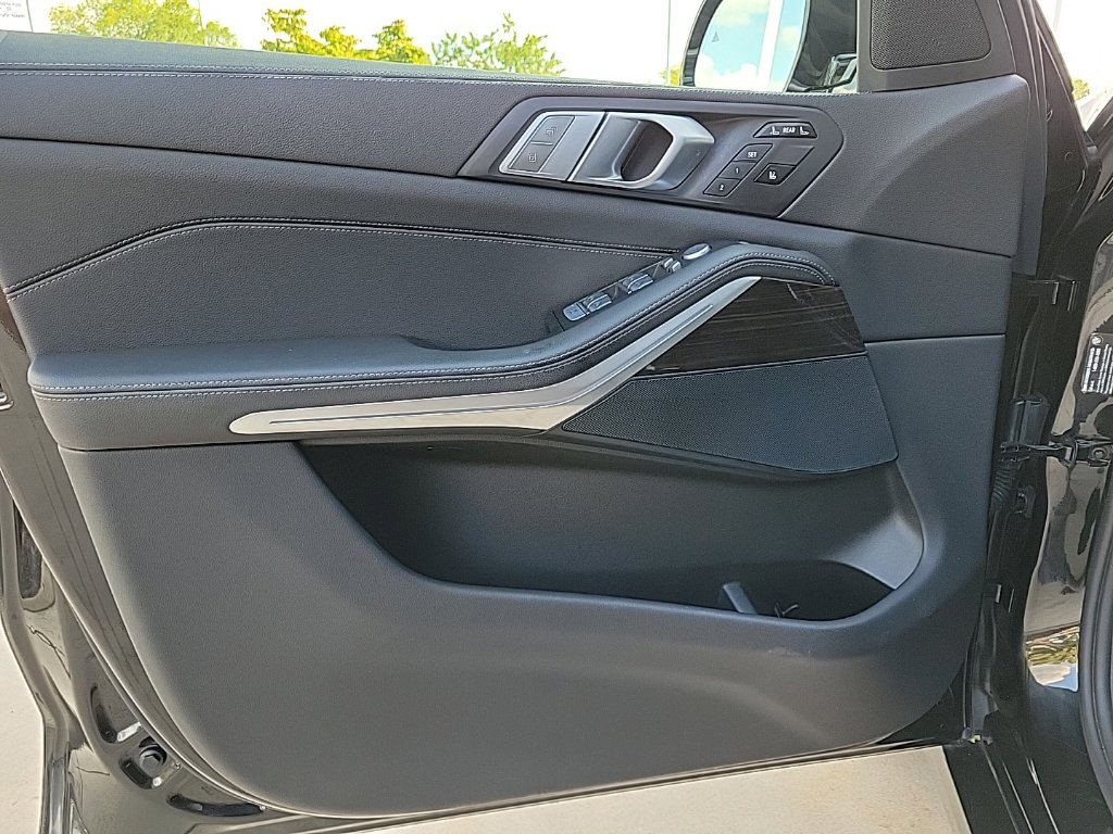 Thumbnail: 2021 BMW X7 - 34