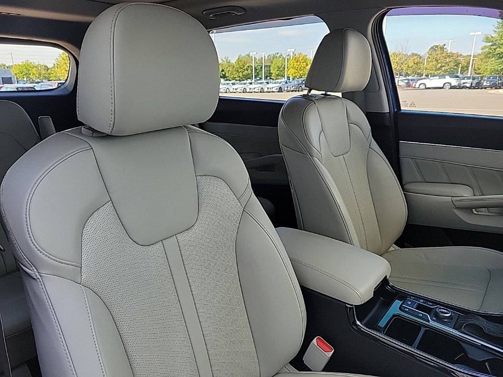 Thumbnail: 2022 Kia Sorento - 9