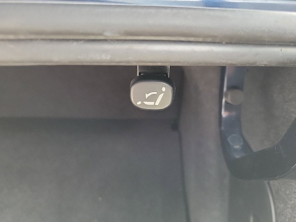 Thumbnail: 2015 Mazda Mazda3 - 25