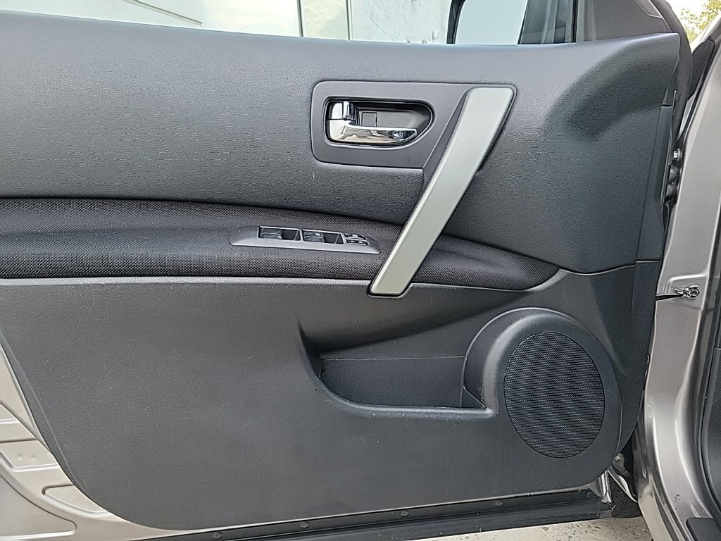 Thumbnail: 2013 Nissan Rogue - 27